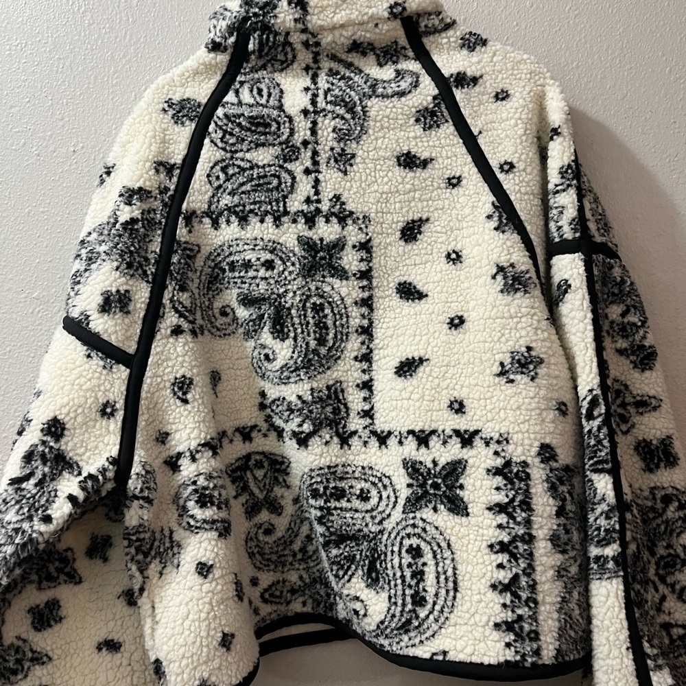 VICI Black & White Plush Sweater half zipper - Picture 14 of 14